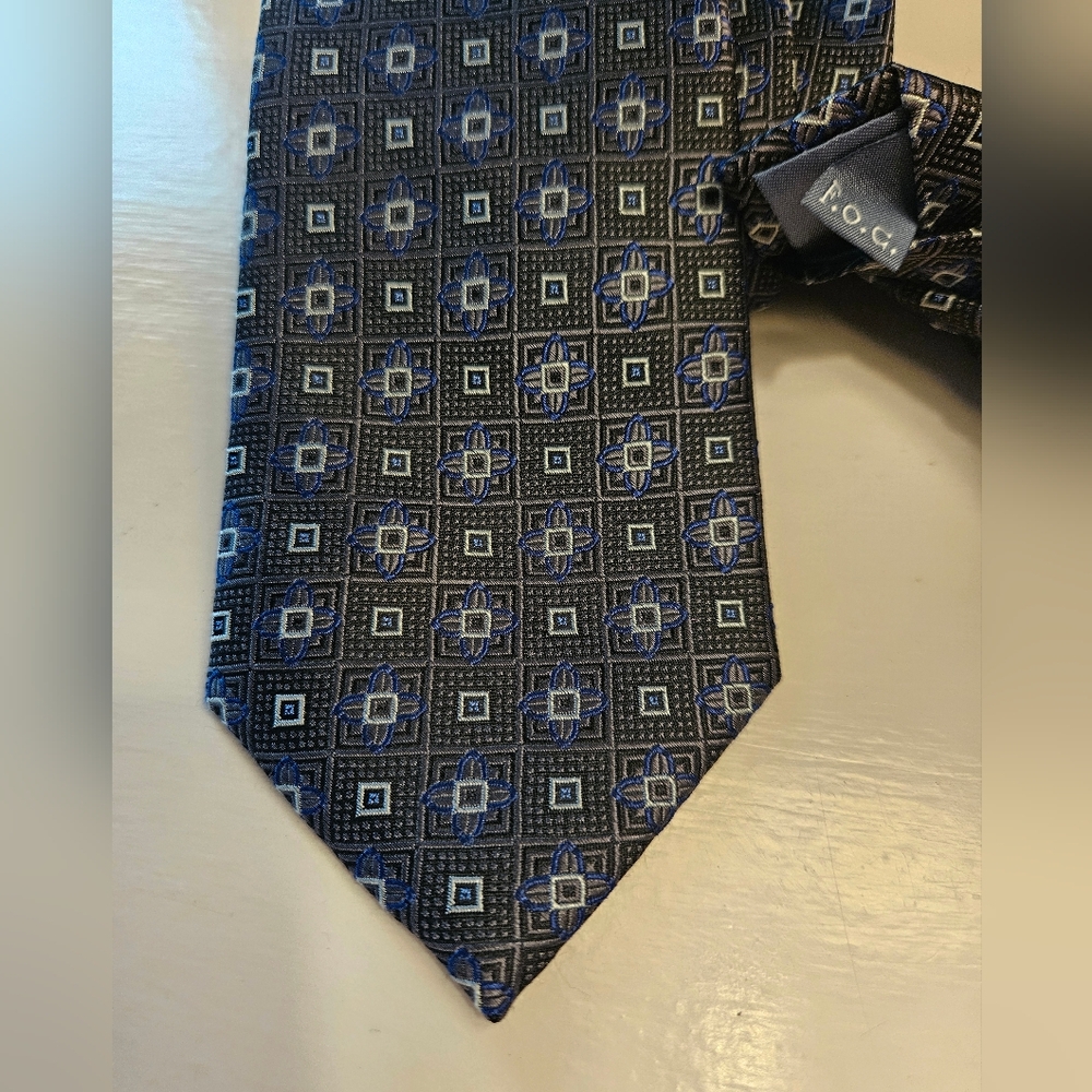 Forsythe geometric pattern 100% silk tie